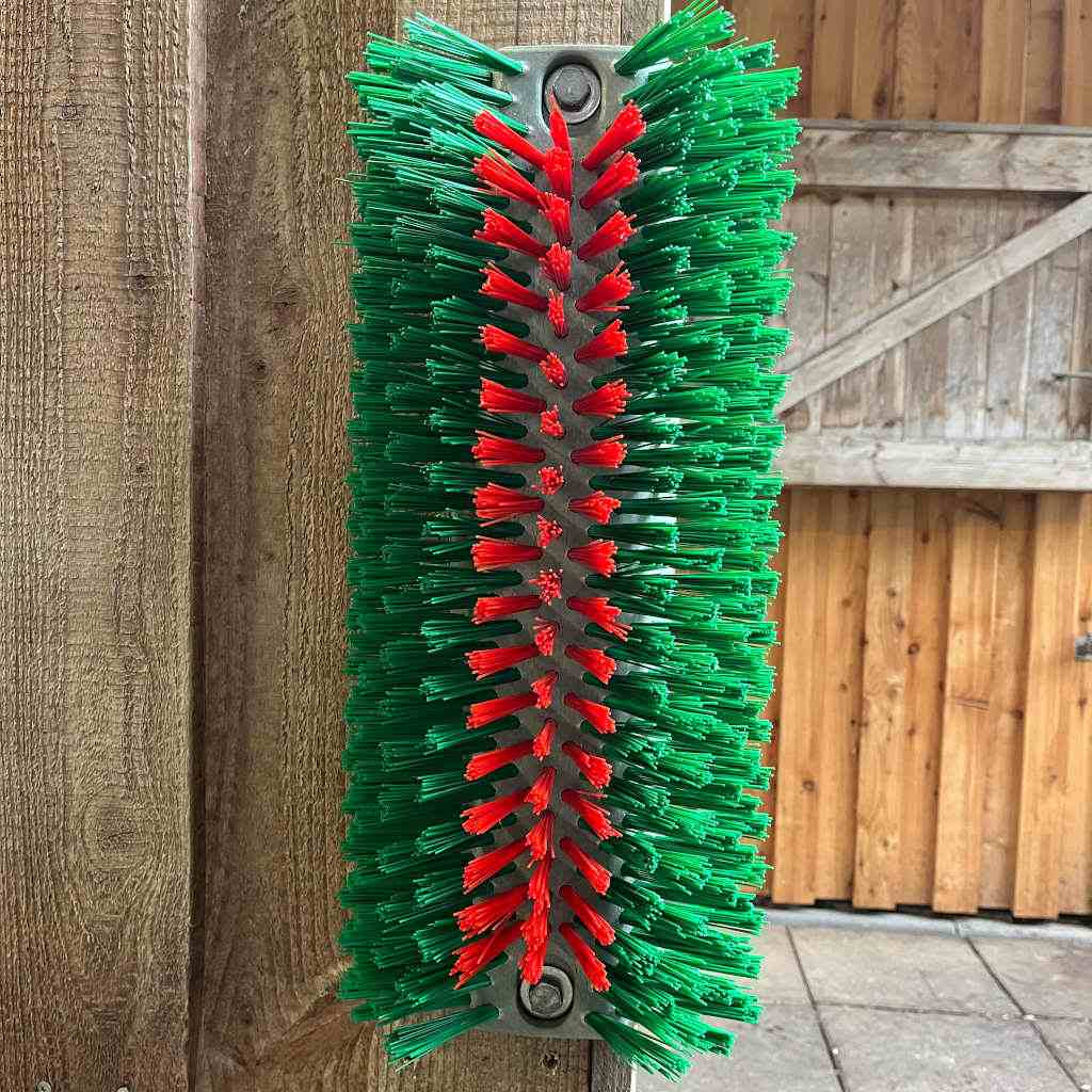 Kratzbürste »Universal« Viehbürste für Fellreinigung · halbrund