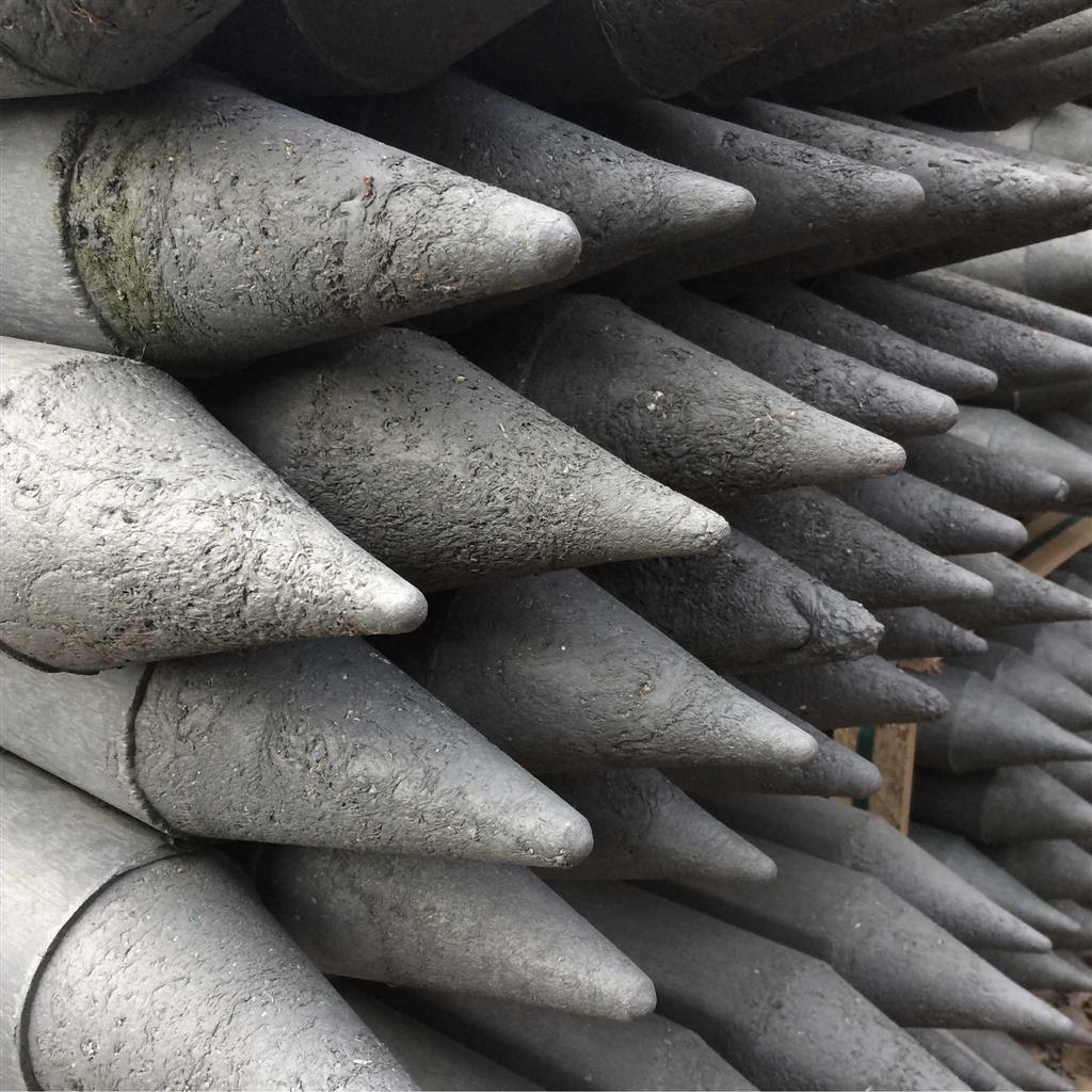 165 x Recyclingpfähle »Rund« 1,30m 4,5cm Palette